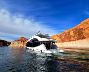 yacht v houseboat