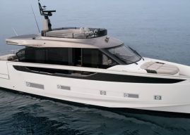 Azimut Seadeck 7 Wins Awards at Miami Boat Show