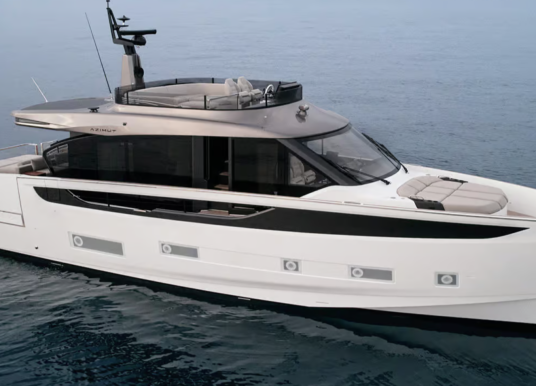 Azimut Seadeck 7 Wins Awards at Miami Boat Show